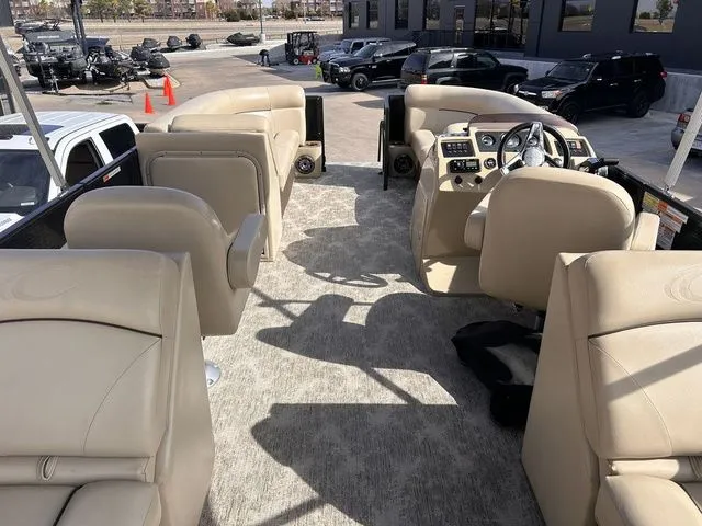 Slide: The Image of Crest Classic LX 220 L 2021 - 17