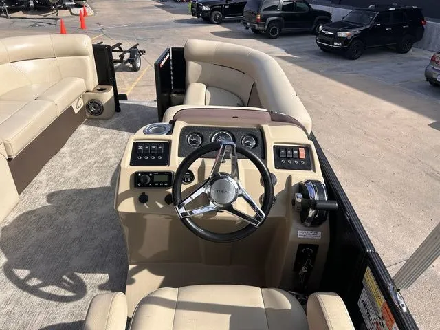 Slide: The Image of Crest Classic LX 220 L 2021 - 18