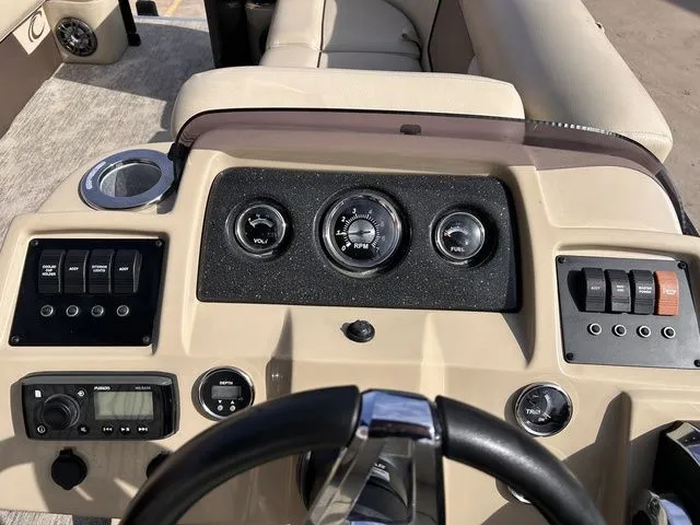 Slide: The Image of Crest Classic LX 220 L 2021 - 19