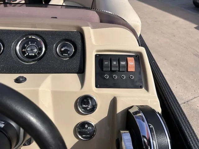 Slide: The Image of Crest Classic LX 220 L 2021 - 20