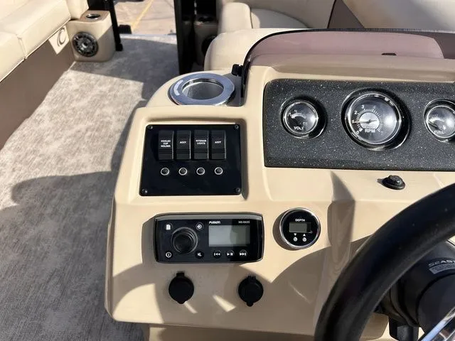 Slide: The Image of Crest Classic LX 220 L 2021 - 21