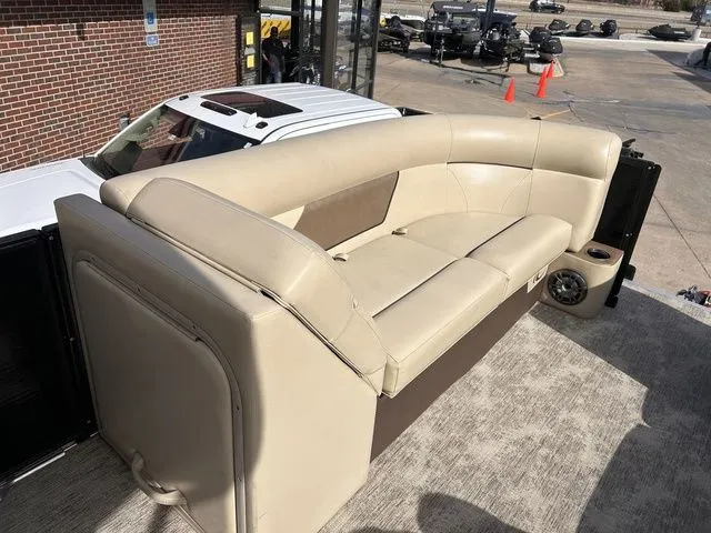 Slide: The Image of Crest Classic LX 220 L 2021 - 22