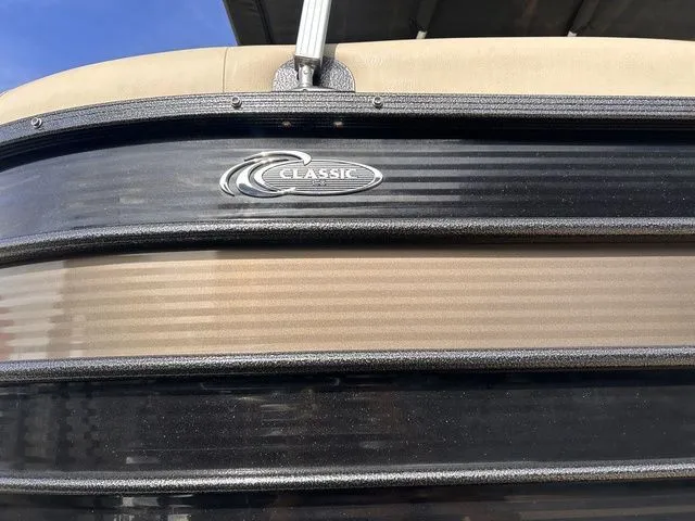 Slide: The Image of Crest Classic LX 220 L 2021 - 4