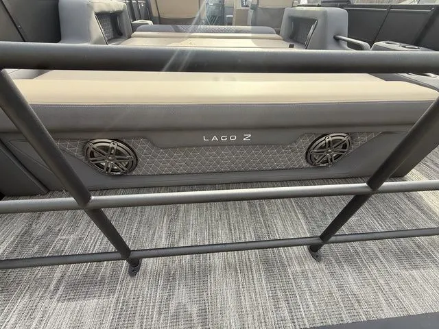 Slide: The Image of Viaggio By Misty Harbor Z22S Bi-Toon (25" Tubes) 2026 - 10