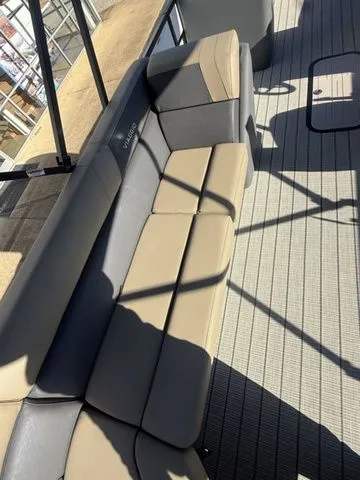 Slide: The Image of Viaggio By Misty Harbor Z22S Bi-Toon (25" Tubes) 2026 - 4