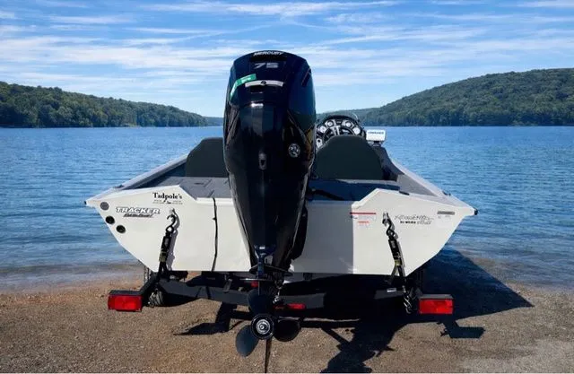 Slide: The Image of Tracker PRO 175 TEAM TXM 2022 - 5