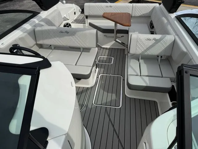 Slide: The Image of Sea Ray SDX 250 Surf 2026 - 11