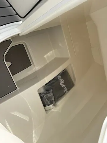 Slide: The Image of Sea Ray SDX 250 Surf 2026 - 16