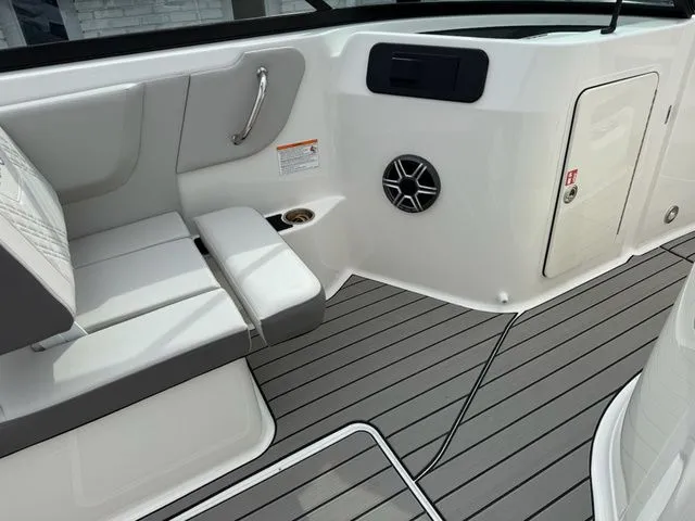 Slide: The Image of Sea Ray SDX 250 Surf 2026 - 17