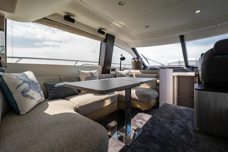 Slide: The Image of Azimut 55 FLY 2022 - 61