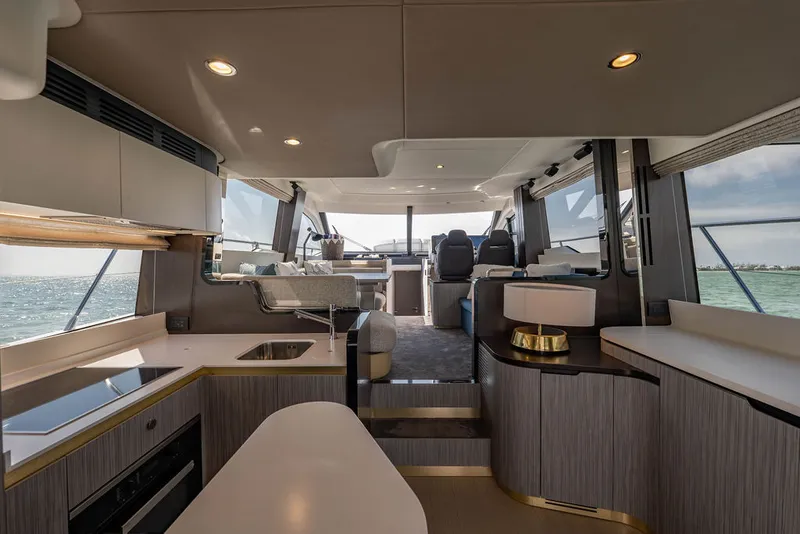 Slide: The Image of Azimut 55 FLY 2022 - 14