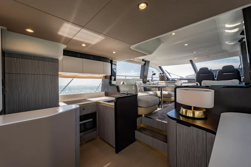 Slide: The Image of Azimut 55 FLY 2022 - 15