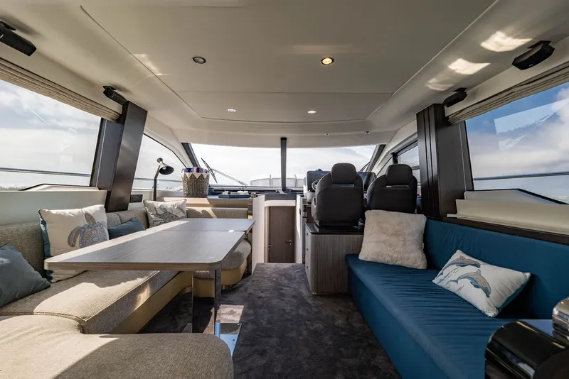 Slide: The Image of Azimut 55 FLY 2022 - 16