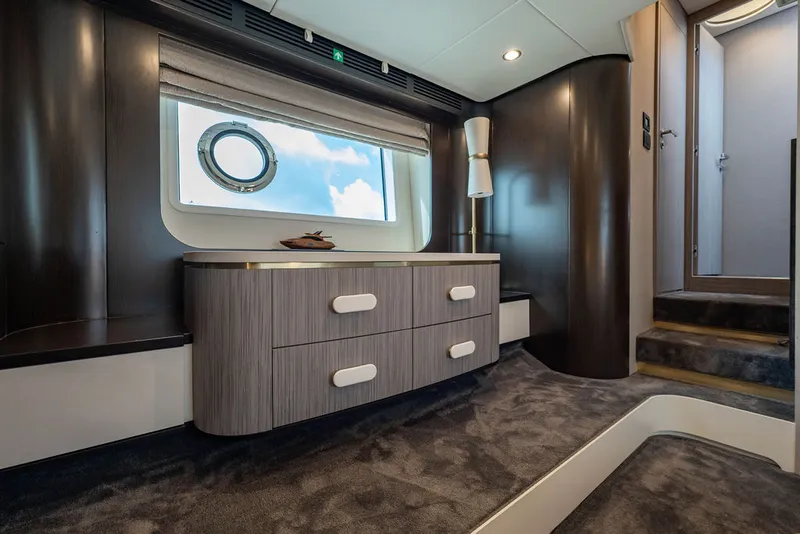 Slide: The Image of Azimut 55 FLY 2022 - 22