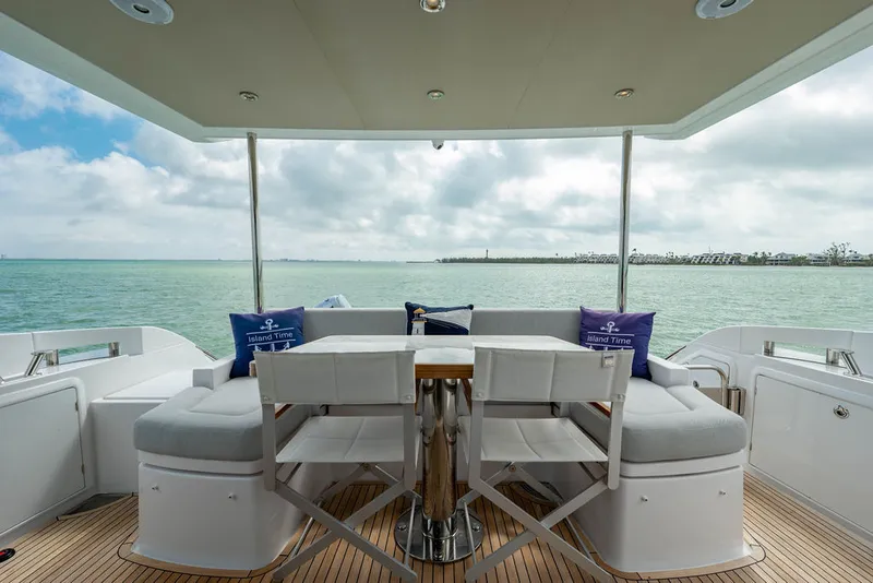 Slide: The Image of Azimut 55 FLY 2022 - 18