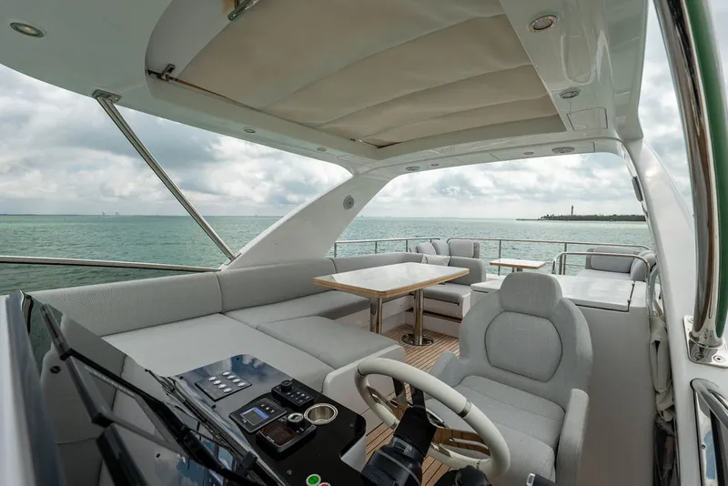 Slide: The Image of Azimut 55 FLY 2022 - 41