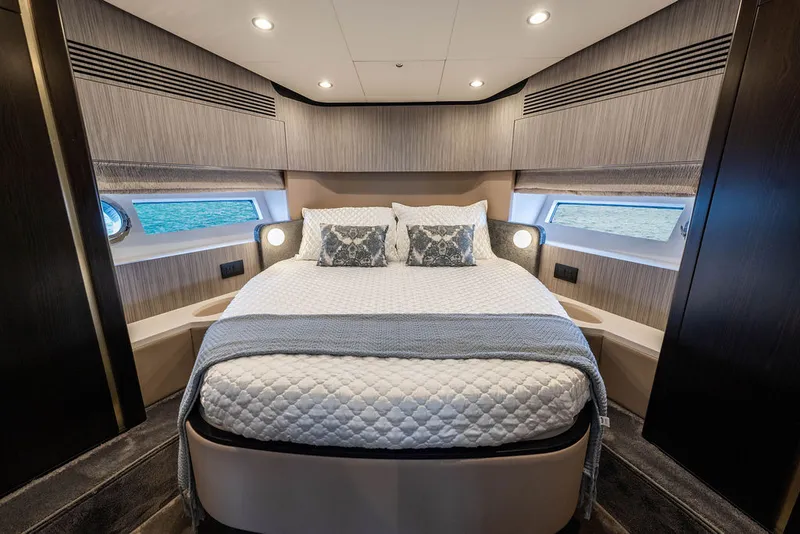 Slide: The Image of Azimut 55 FLY 2022 - 26