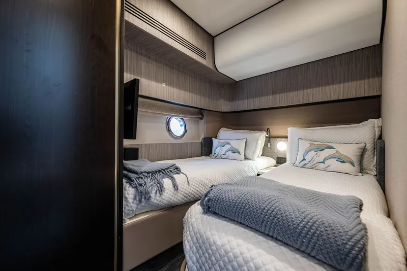 Slide: The Image of Azimut 55 FLY 2022 - 27