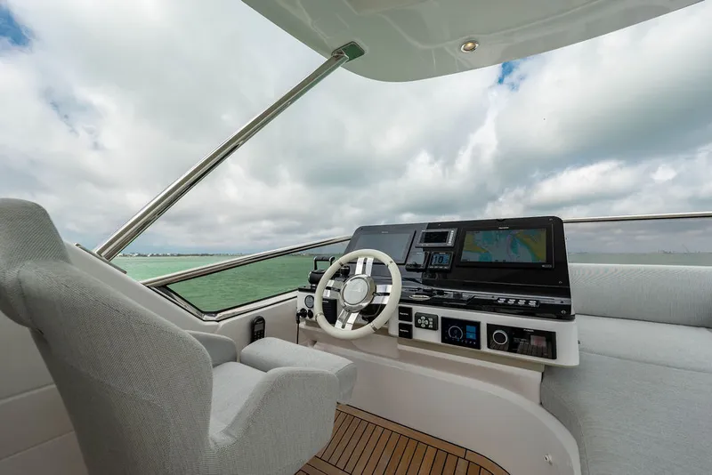 Slide: The Image of Azimut 55 FLY 2022 - 49