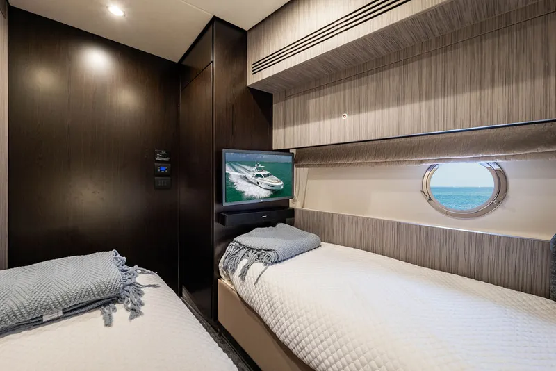 Slide: The Image of Azimut 55 FLY 2022 - 28