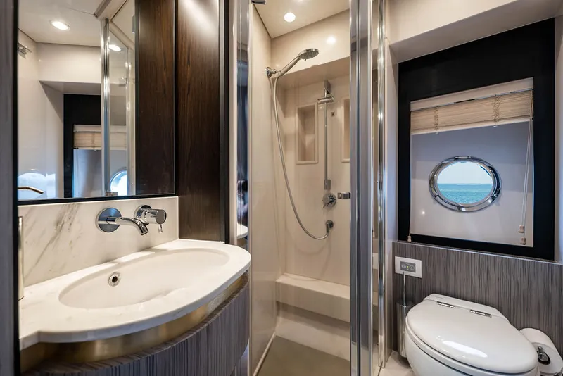 Slide: The Image of Azimut 55 FLY 2022 - 29