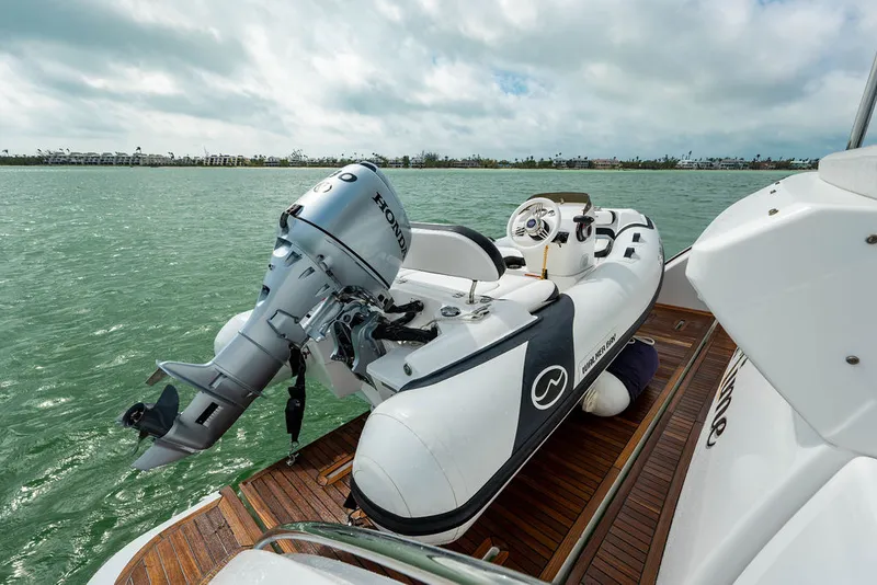 Slide: The Image of Azimut 55 FLY 2022 - 14