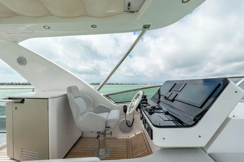 Slide: The Image of Azimut 55 FLY 2022 - 40