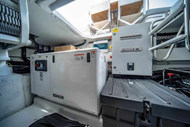 Slide: The Image of Azimut 55 FLY 2022 - 30