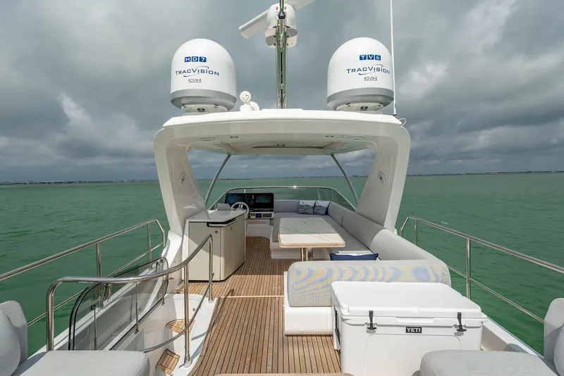 Slide: The Image of Azimut 55 FLY 2022 - 34