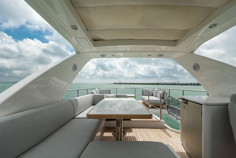 Slide: The Image of Azimut 55 FLY 2022 - 36