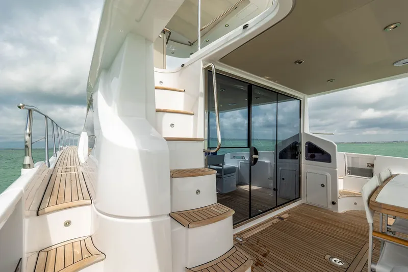 Slide: The Image of Azimut 55 FLY 2022 - 22