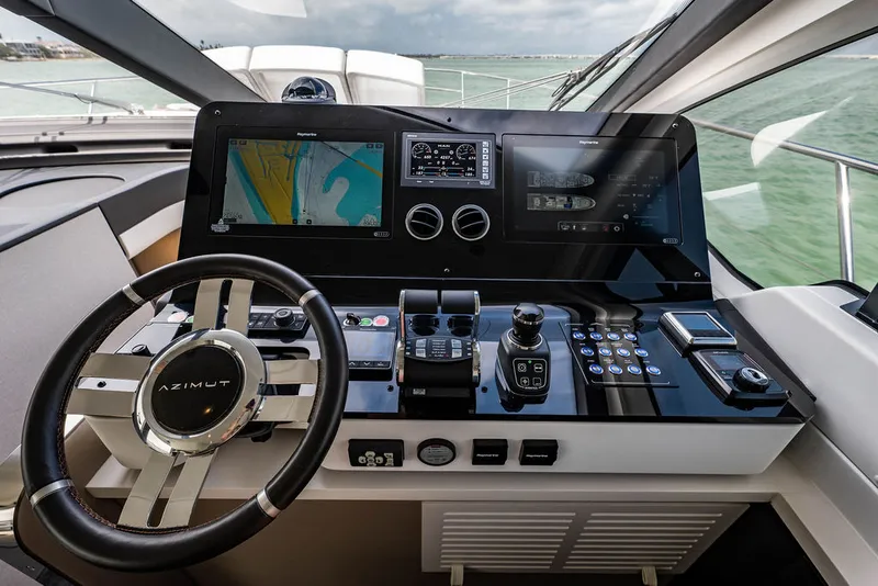Slide: The Image of Azimut 55 FLY 2022 - 71