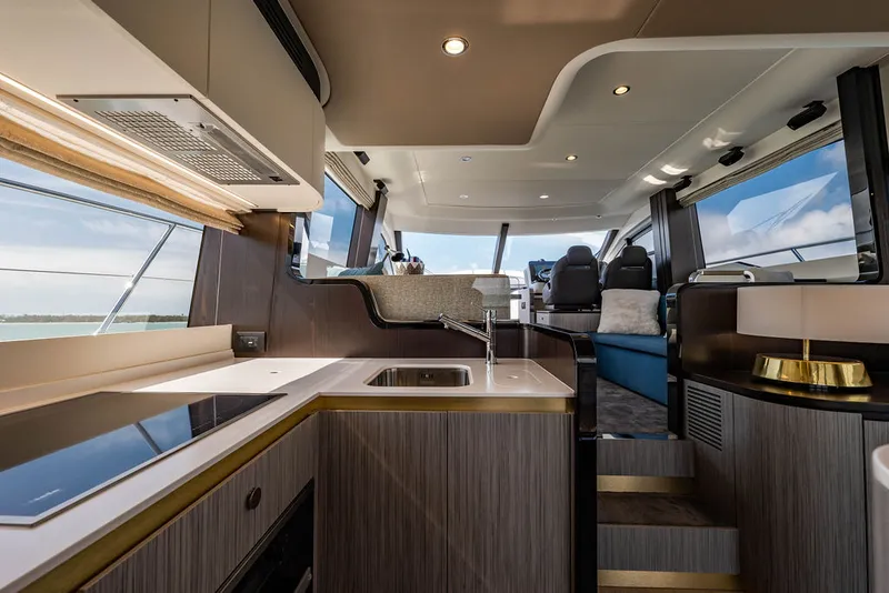 Slide: The Image of Azimut 55 FLY 2022 - 66