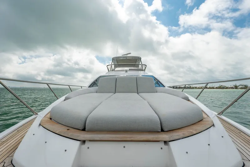 Slide: The Image of Azimut 55 FLY 2022 - 25