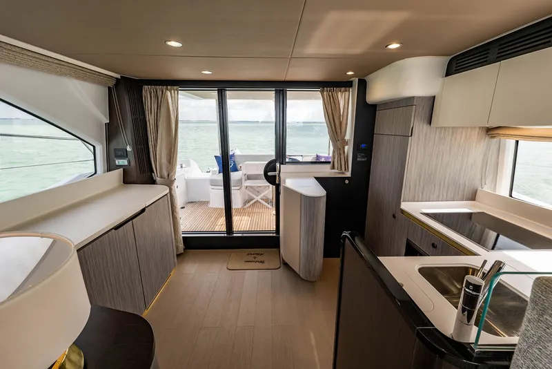 Slide: The Image of Azimut 55 FLY 2022 - 53