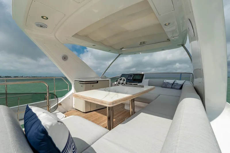 Slide: The Image of Azimut 55 FLY 2022 - 42