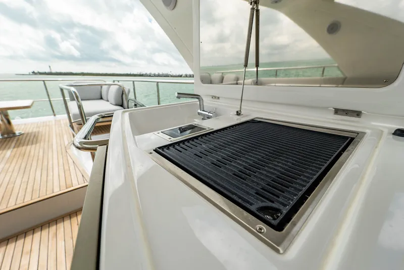 Slide: The Image of Azimut 55 FLY 2022 - 43