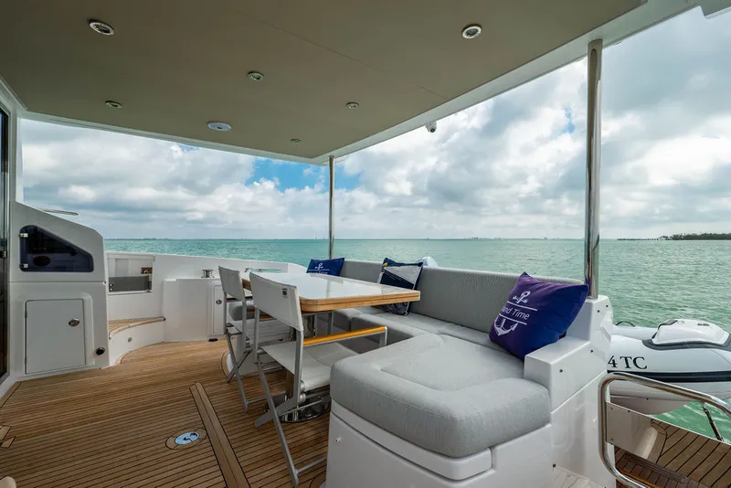 Slide: The Image of Azimut 55 FLY 2022 - 33