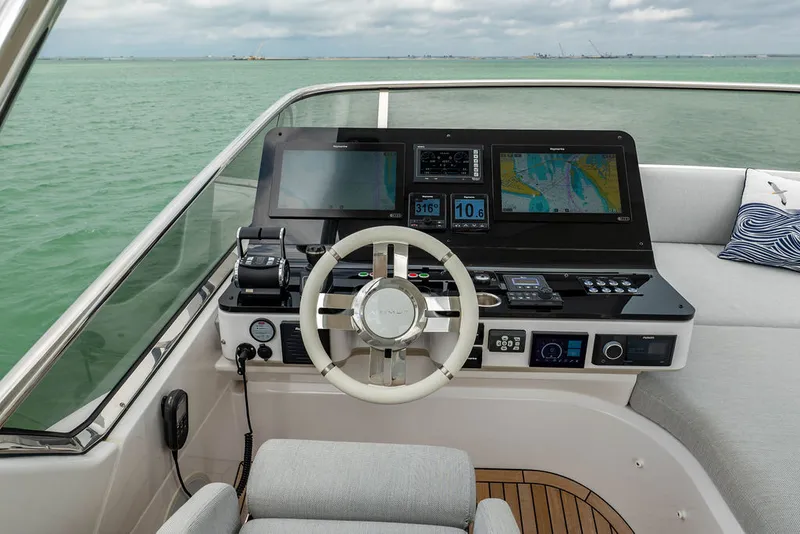 Slide: The Image of Azimut 55 FLY 2022 - 51