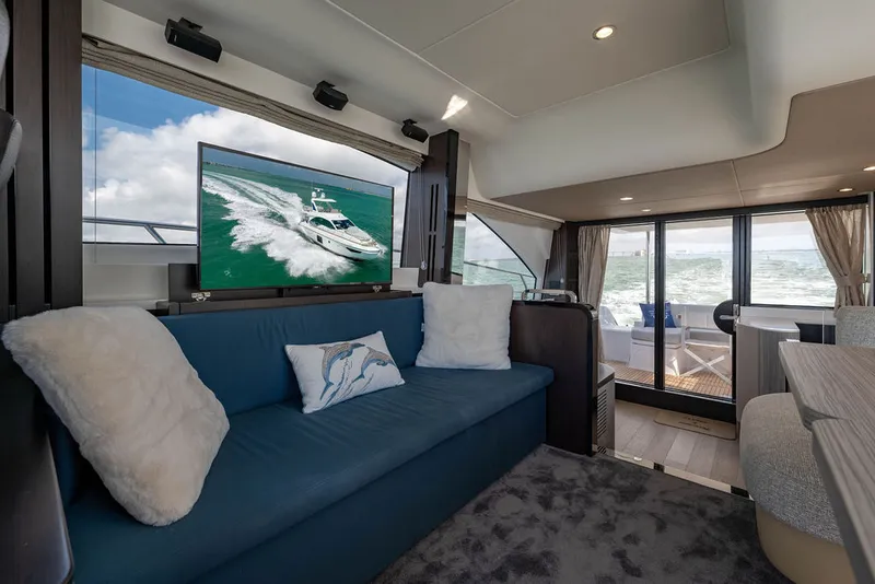 Slide: The Image of Azimut 55 FLY 2022 - 54