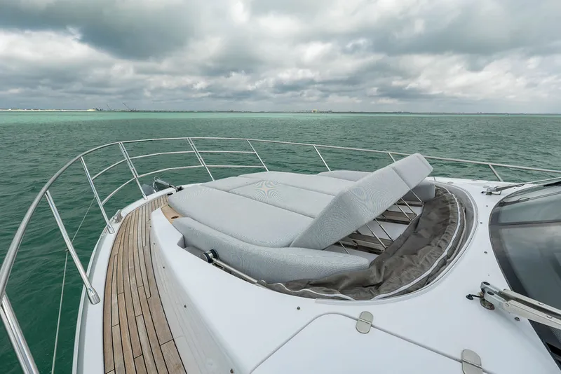 Slide: The Image of Azimut 55 FLY 2022 - 28