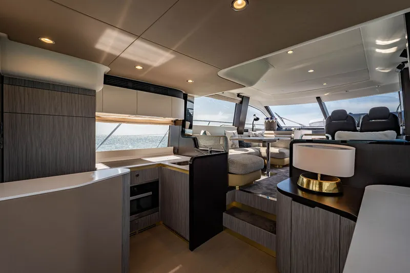Slide: The Image of Azimut 55 FLY 2022 - 65