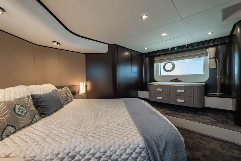 Slide: The Image of Azimut 55 FLY 2022 - 74