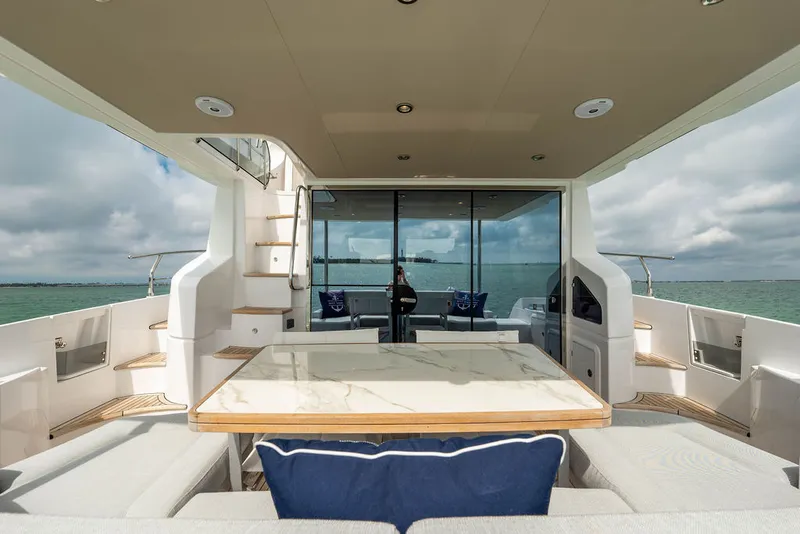 Slide: The Image of Azimut 55 FLY 2022 - 19