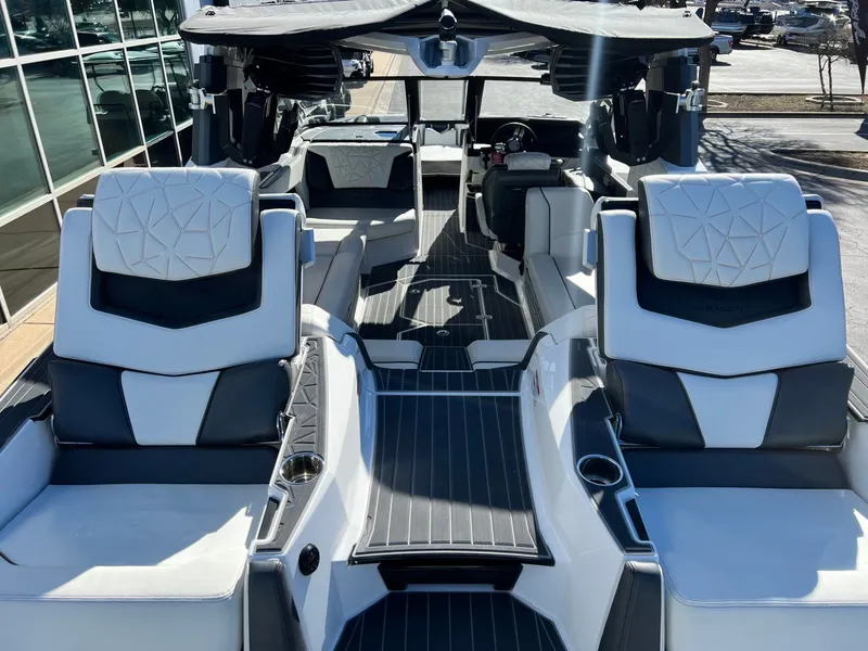 Slide: The Image of Nautique Super Air Nautique G25 Paragon 2022 - 16