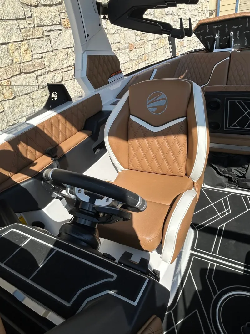 Slide: The Image of Tigé 24RZX 2025 - 14