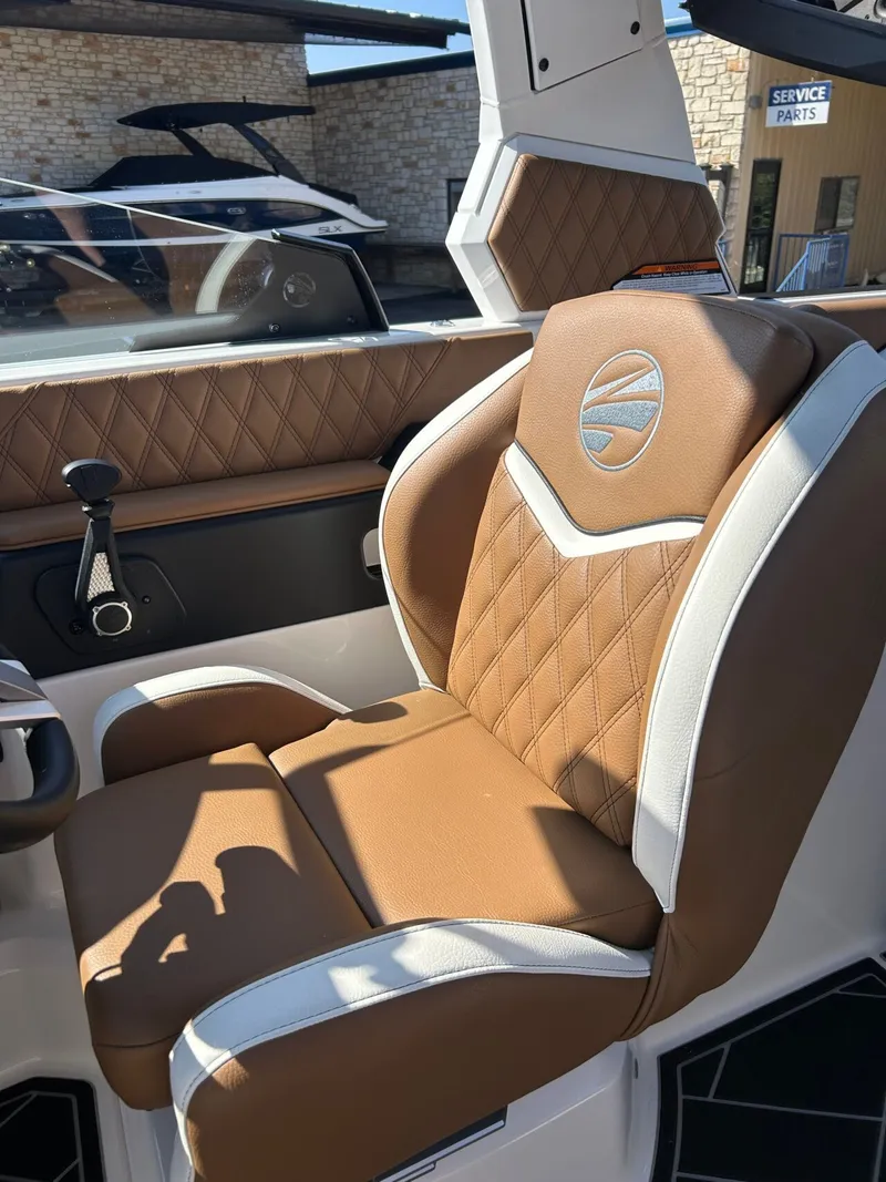 Slide: The Image of Tigé 24RZX 2025 - 16