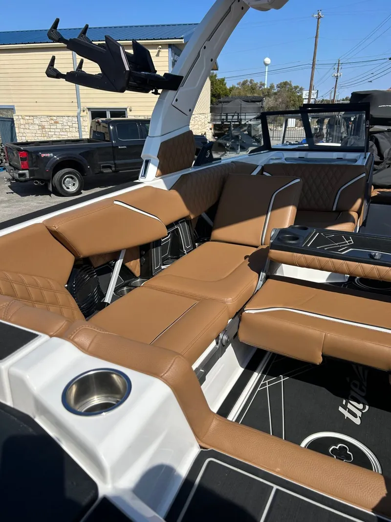 Slide: The Image of Tigé 24RZX 2025 - 21