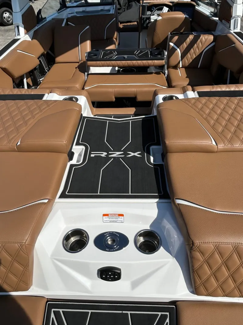 Slide: The Image of Tigé 24RZX 2025 - 22