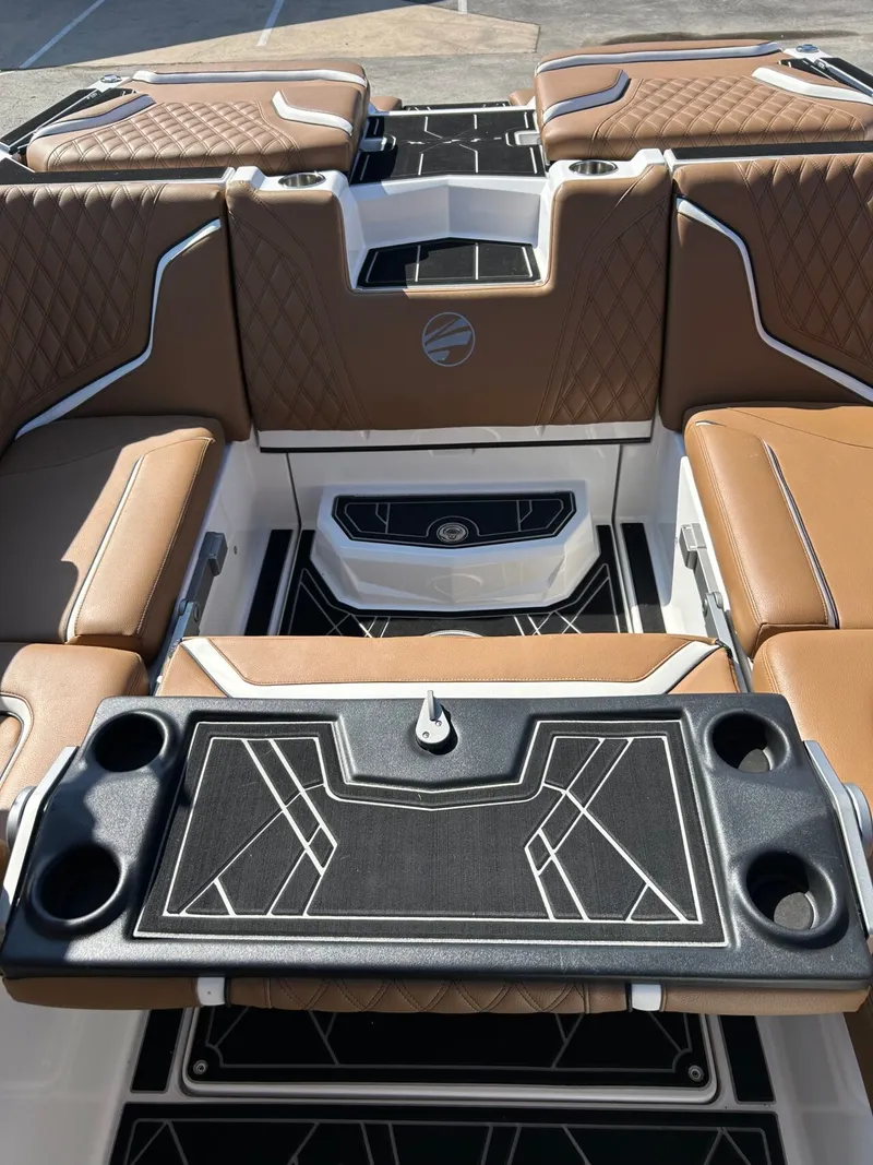 Slide: The Image of Tigé 24RZX 2025 - 23